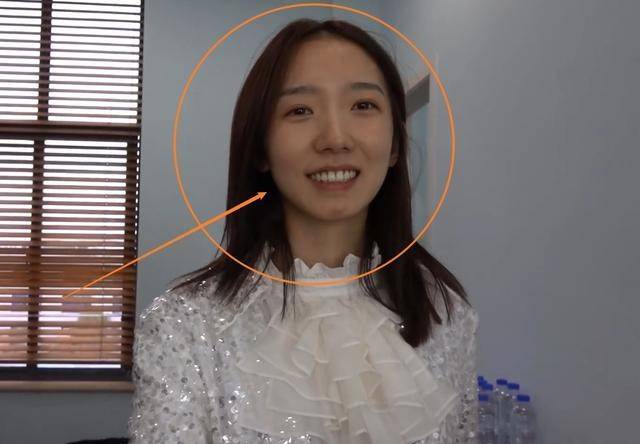 怎么给视频加上真人出镜 3d90f8ba8b104410b1eda1e616b758cc.jpeg