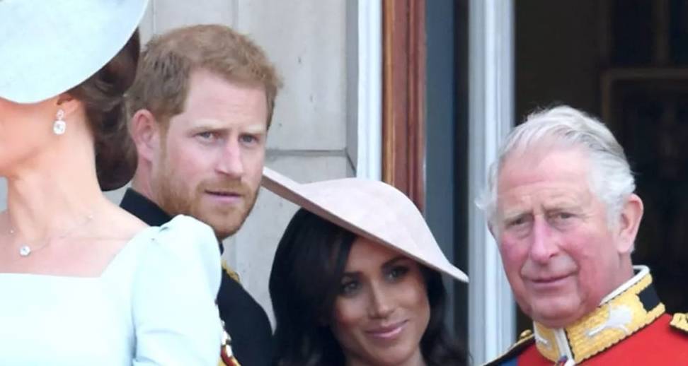 梅根|查尔斯跟梅根分享穿搭心得，还根据多年经验，为她出访首饰提建议