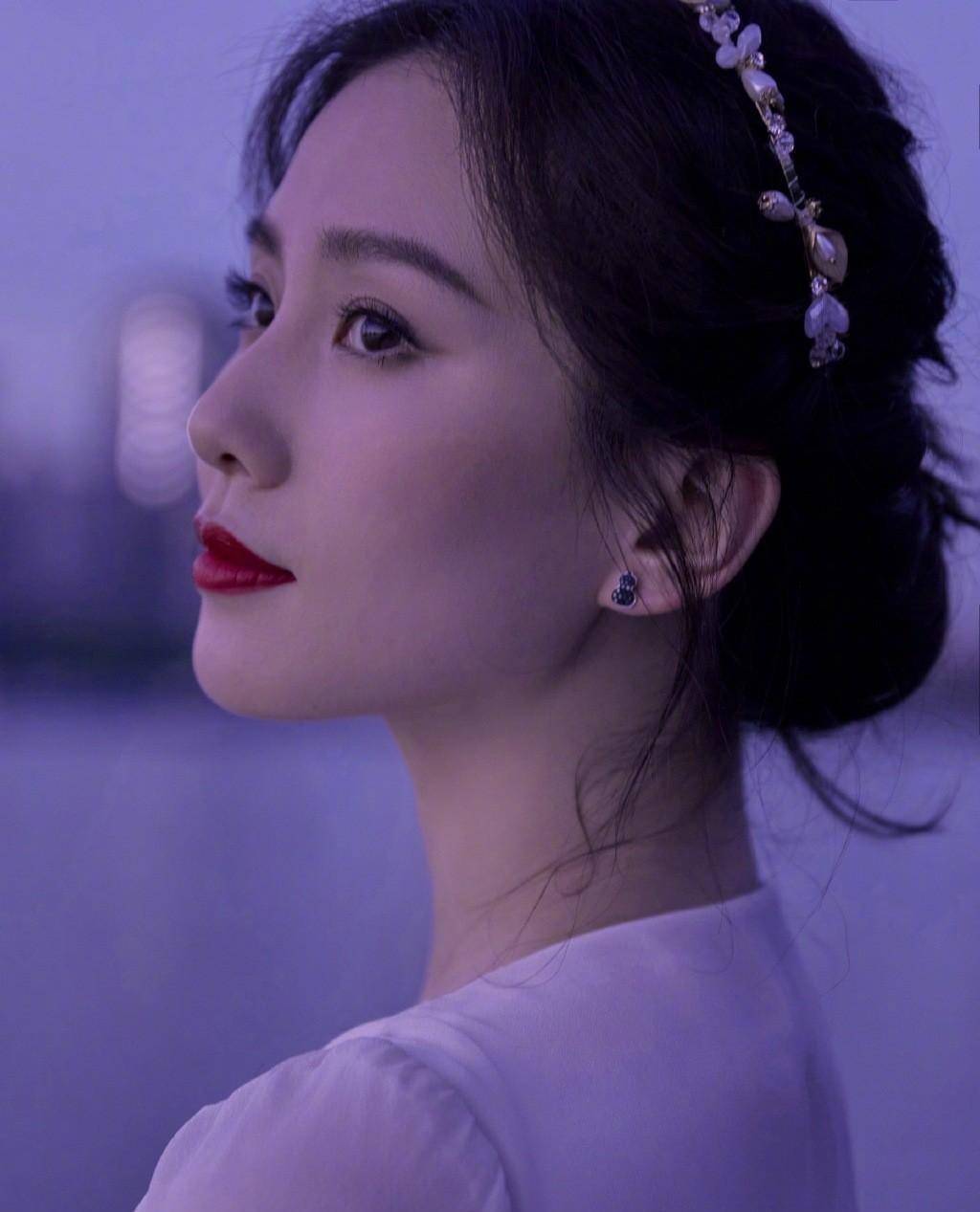 刘诗诗上演"侧颜杀",十年如一日,堪称360度无死角的美