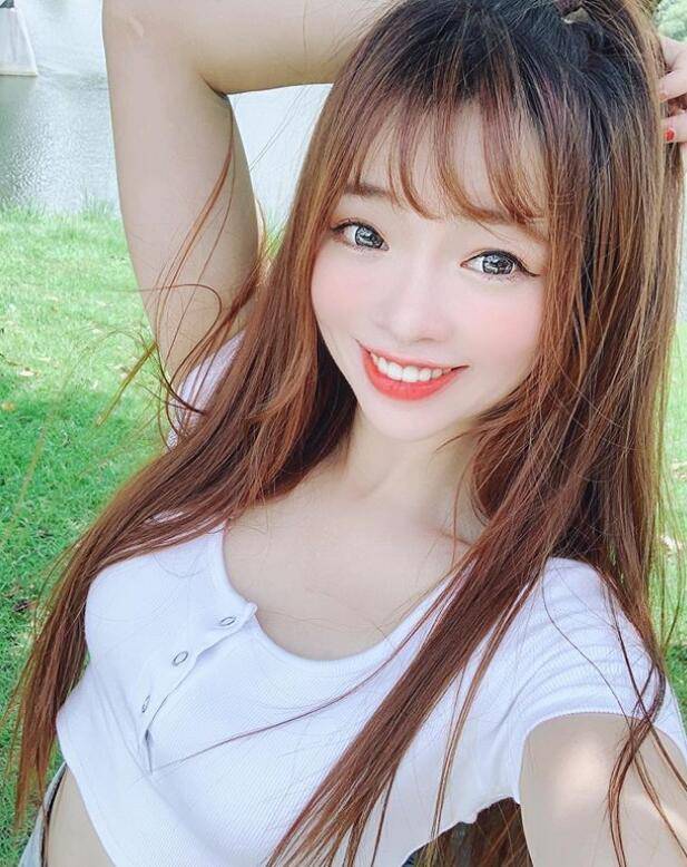 甜美女星被逼全素颜录节目，真面目大饼脸塌鼻