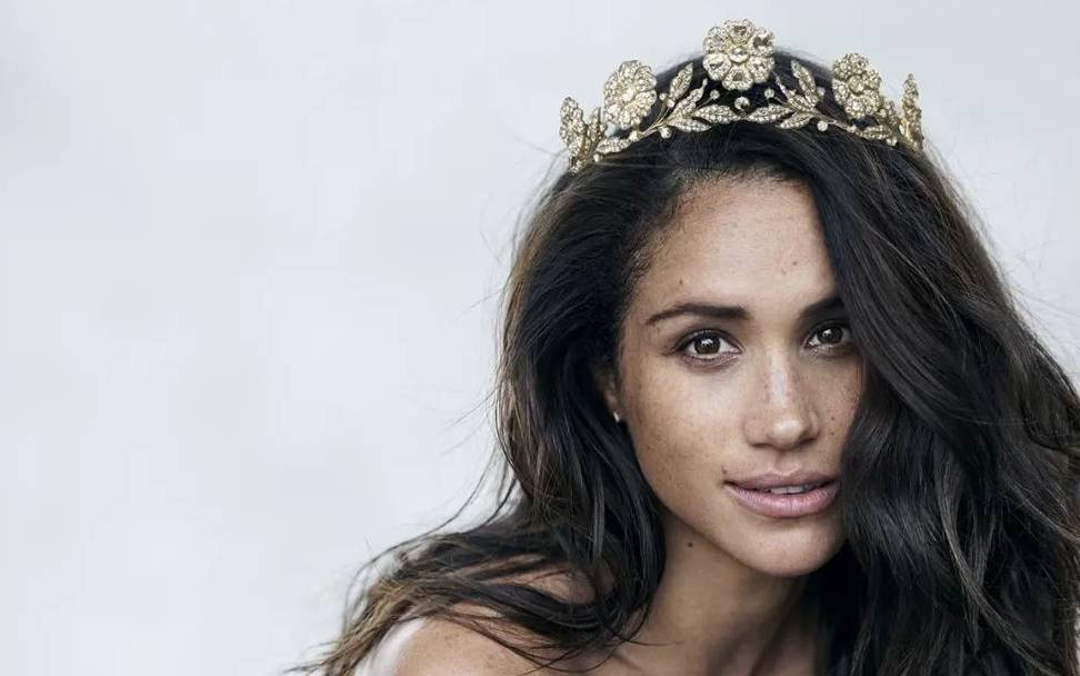 梅根|查尔斯跟梅根分享穿搭心得，还根据多年经验，为她出访首饰提建议