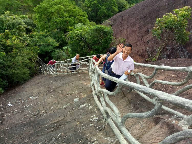 九九重阳佳节,河源越王山迎来一波"登山热潮"