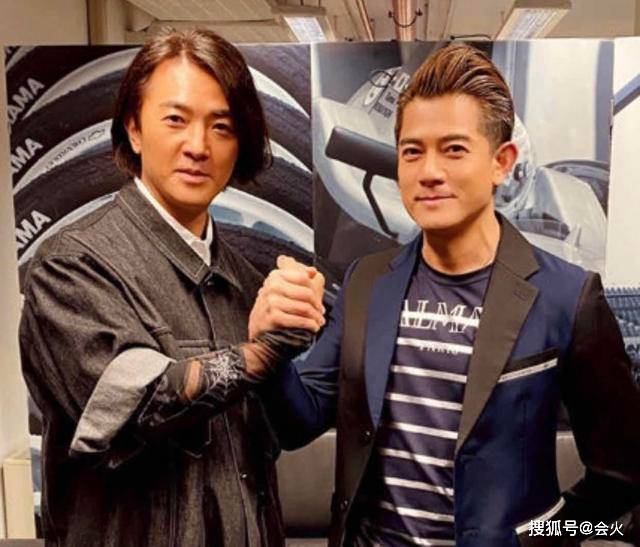 53岁郑伊健久违同框任贤齐,发际线上移显老态