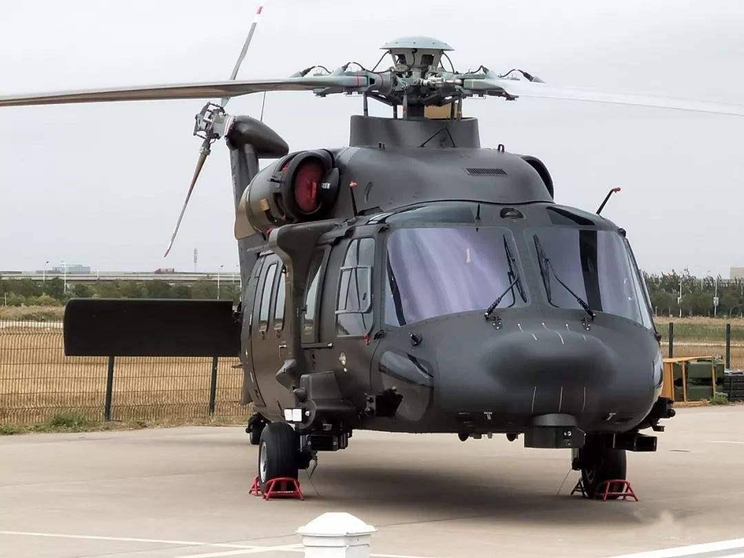美军在演习中出动无人版“黑鹰”直升机，还用它来投放无人机