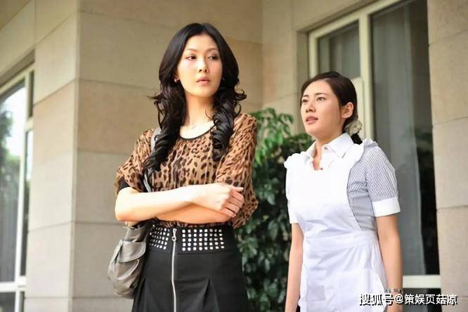 李彩烨饰演艾莉,戏里极尽无耻,但是在戏外却是感情坎坷,36岁才收获