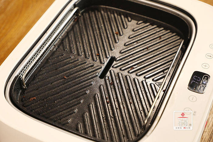 烧烤|宅家也能BBQ——艾美特轻颜无烟烤肉机EG02评测零烟低脂