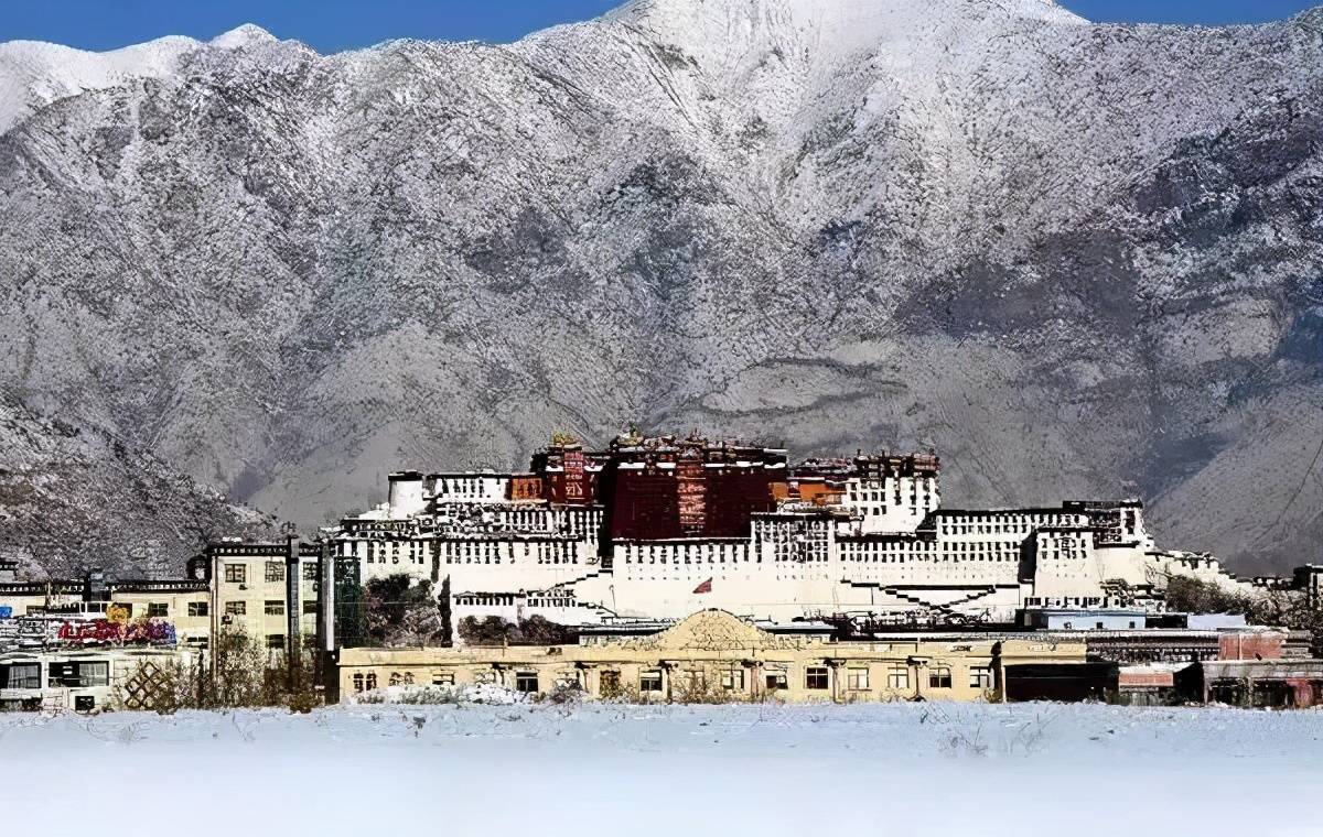 冬天去西藏,看山与雪,湖与冰,荒野与赞歌的人间幻梦