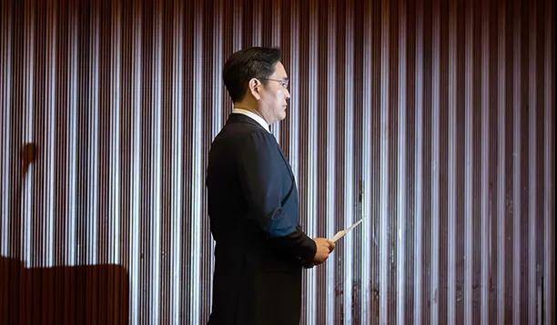 “新继承人”、“贿赂”……李在镕能否带领三