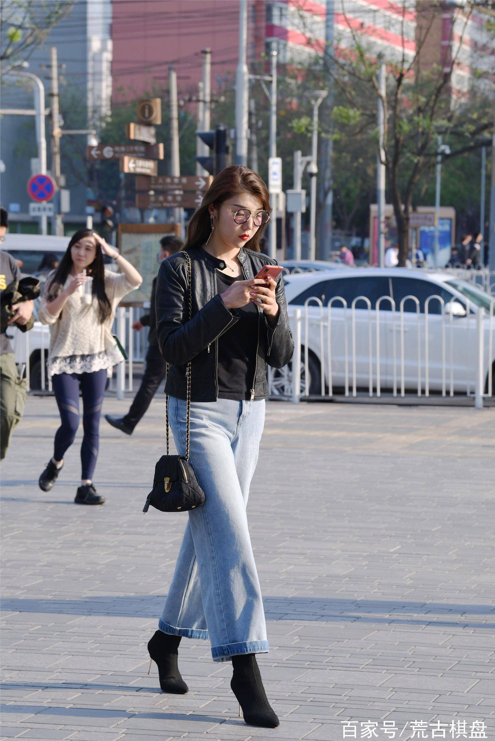 细搭细高跟短靴怎么穿搭_细高跟短靴美女街拍