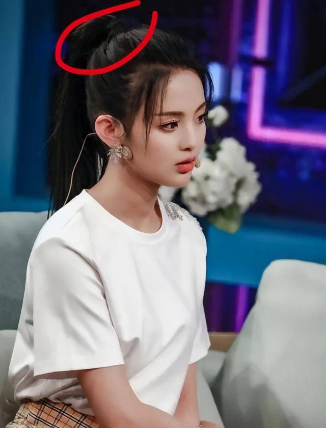 蒋梦婕|女明星为了发际线有多拼？蒋梦婕戴假发片，鞠婧祎糊了满脑袋粉