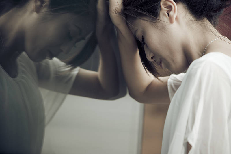 昨晚梦见女朋友给我生个儿子，内心纠结的梦境解析与心理启示
