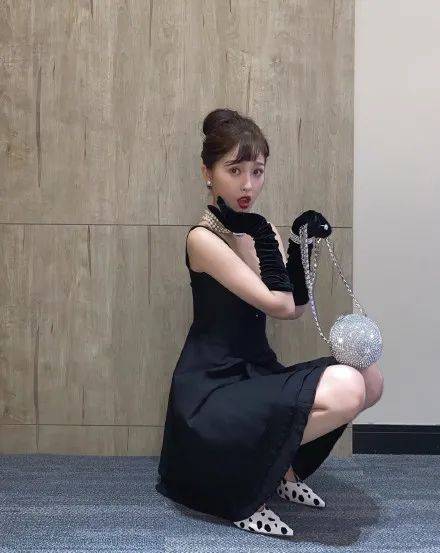 父母欠债过亿:为什么现在当偶像,流行富二代人设