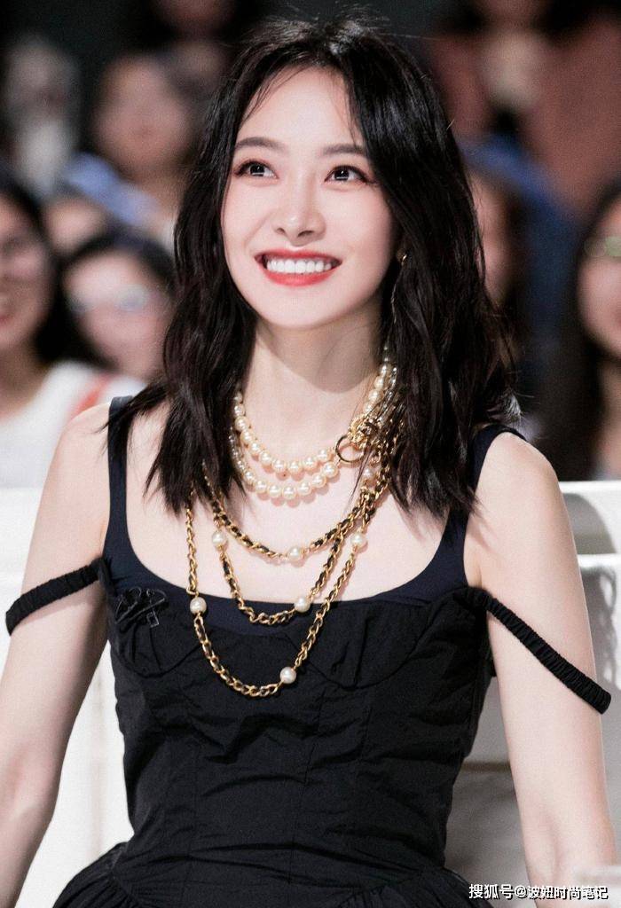 翡翠|真正有气质的女人，很少戴翡翠，更爱这4款配饰，高级又显“贵”