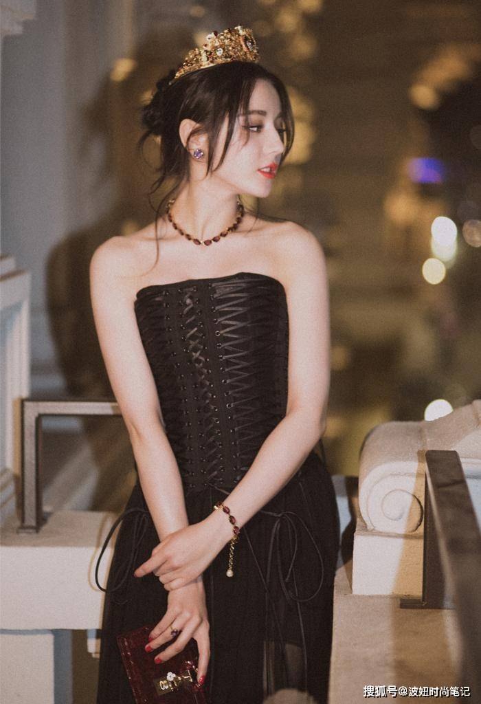 翡翠|真正有气质的女人，很少戴翡翠，更爱这4款配饰，高级又显“贵”