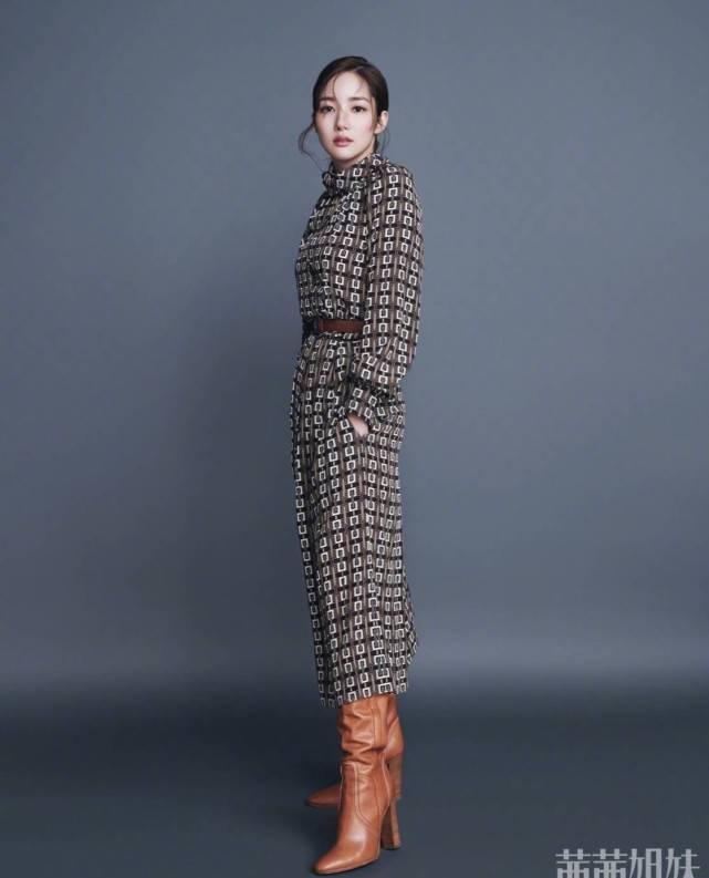 活动|9年5次“换头”，朴敏英出席活动又变了，造型火辣却被怪鼻子拖垮