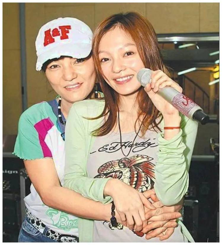 娱乐圈只认钱不认亲的明星爹妈，坑起娃来不要