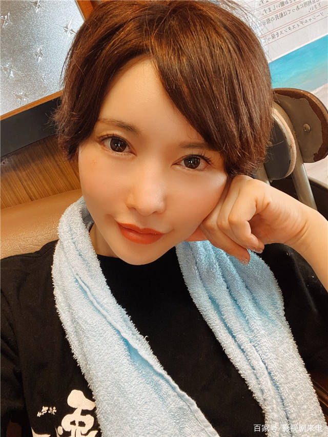 里美一向以活泼开朗的形象示人，观众缘和知名度也是不错。在界内作品和