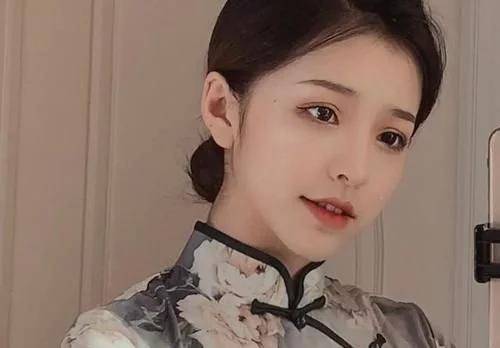 刘思瑶活动现场照片流出,方脸实锤无所遁形,小短腿被调侃很失望