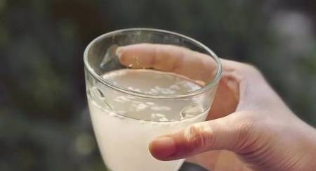 老年人养生泡酒 95ff933850f6439989295a974a70cb9e.jpeg