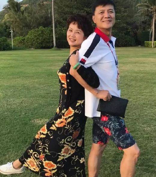 国家一级演员茹萍,33岁带7岁女儿嫁二婚老公,今53岁幸福不已!