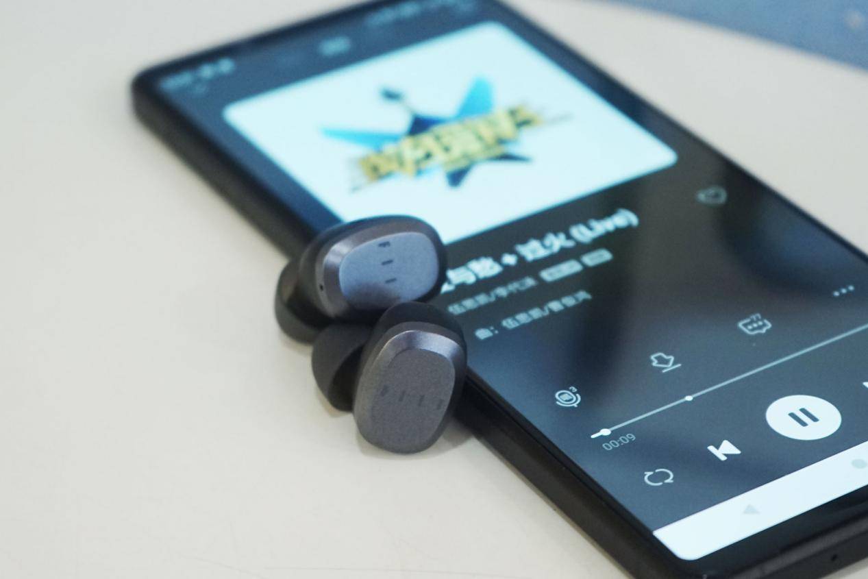 Lite|打工人不哭！买FIIL这款真无线耳机感觉花得很值！