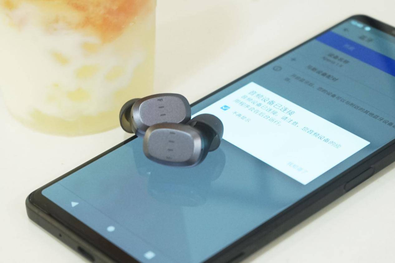 Lite|打工人不哭！买FIIL这款真无线耳机感觉花得很值！