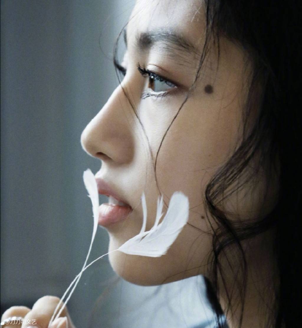 任达华15岁女儿长腿逆天,美貌不输明星