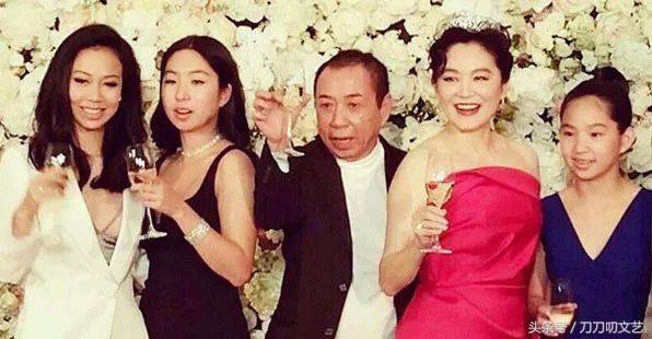 任达华15岁女儿长腿逆天,美貌不输明星