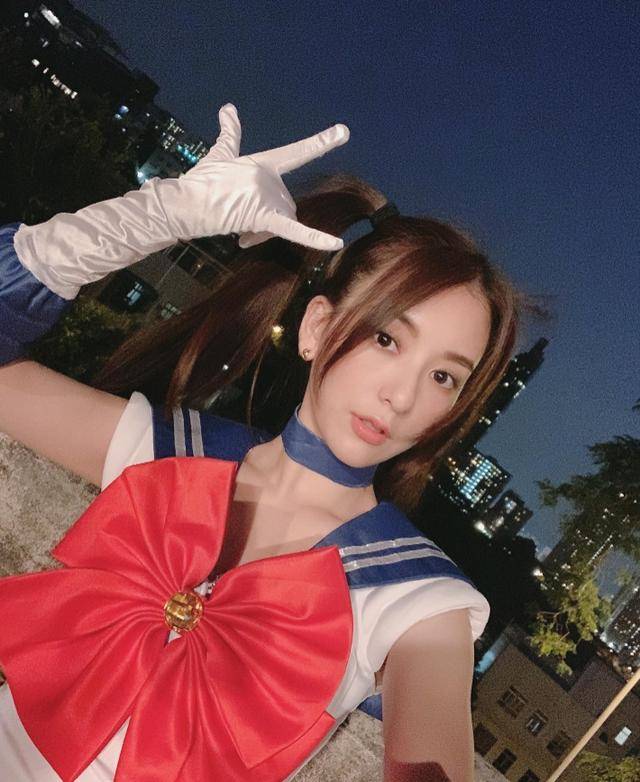 cos|方媛晒万圣节造型，扎双马尾cos水冰月，扮相清纯别有韵味