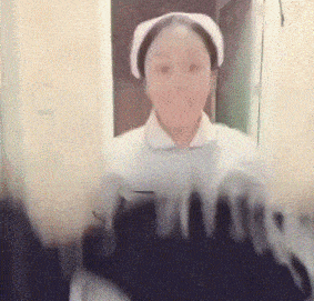 原创搞笑gif:妹子如此的优雅,肯定是吃货一枚,鉴定完毕!