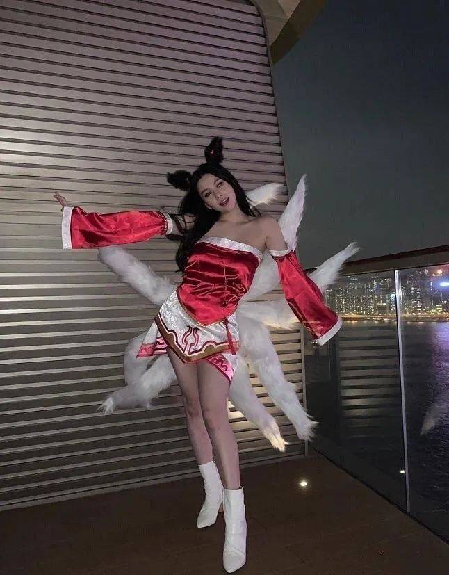 李连杰女儿自曝患抑郁症后晒照,身材遗传妈妈