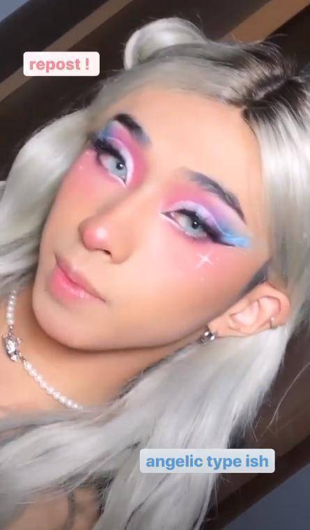 蓝粉|伊能静之子再穿女装，蓝粉眼影配银色丸子头，戴美瞳穿吊带超精致