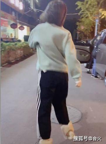 身材|40岁柳岩竟然当街换衣？身材太好不敢看！大胆承认整容打针不避讳