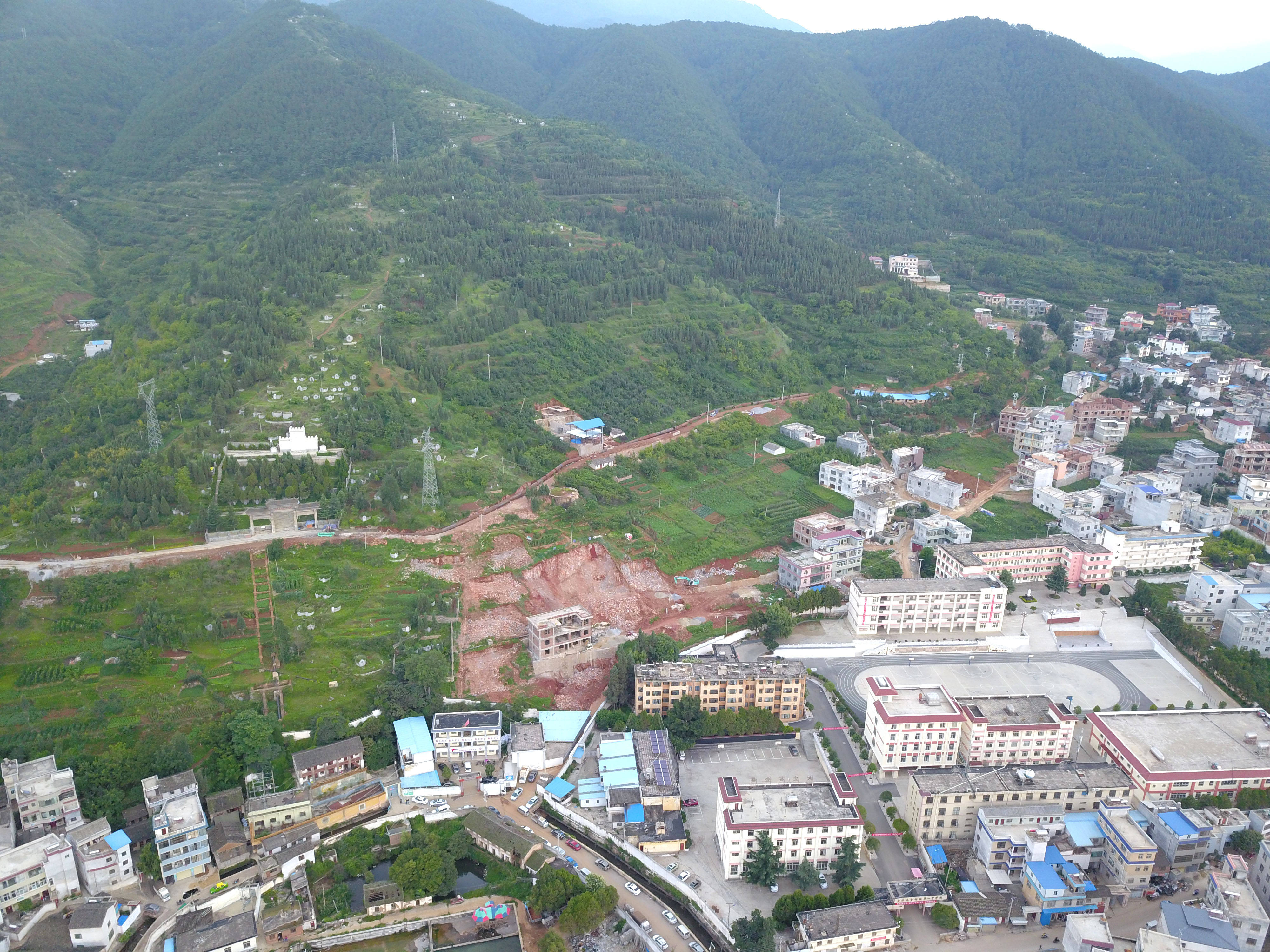 金钟街道位于乌蒙山主峰地段,会泽县镇中部,是一个具有悠久历史,灿烂