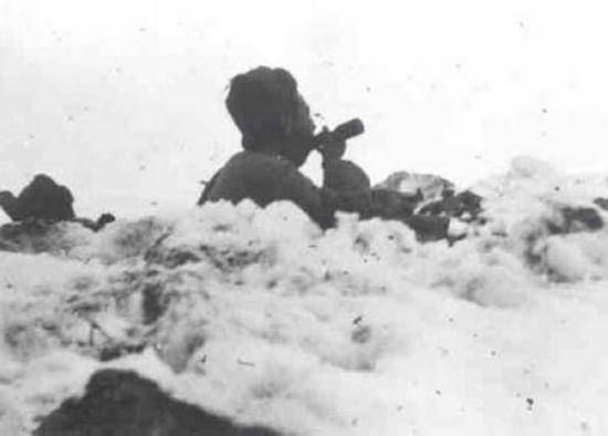 志愿军炮兵班长，舍命开炮当场牺牲，美军阵地