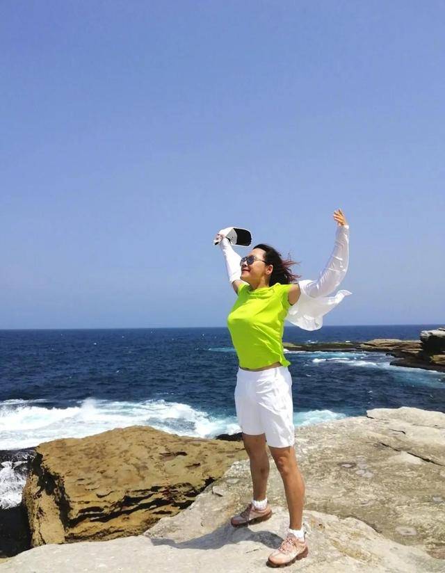 都是那|54岁膝下无子的田震，生活给她再多打击，她都是那朵铿锵玫瑰