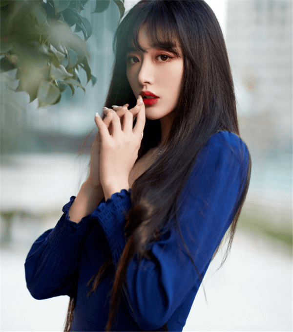 原创女星黑长直发造型,孔雪儿优雅,赵丽颖气场强,看到她:快留长发