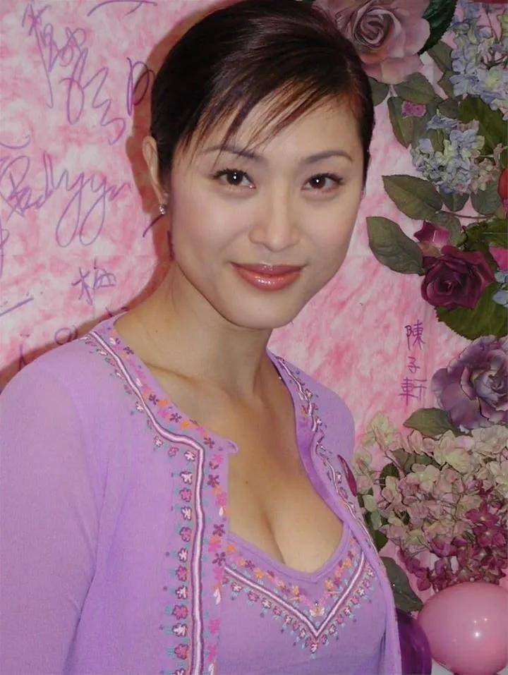 年轻时的陈法蓉太美了,如今54岁气质依旧动人,简直冻龄