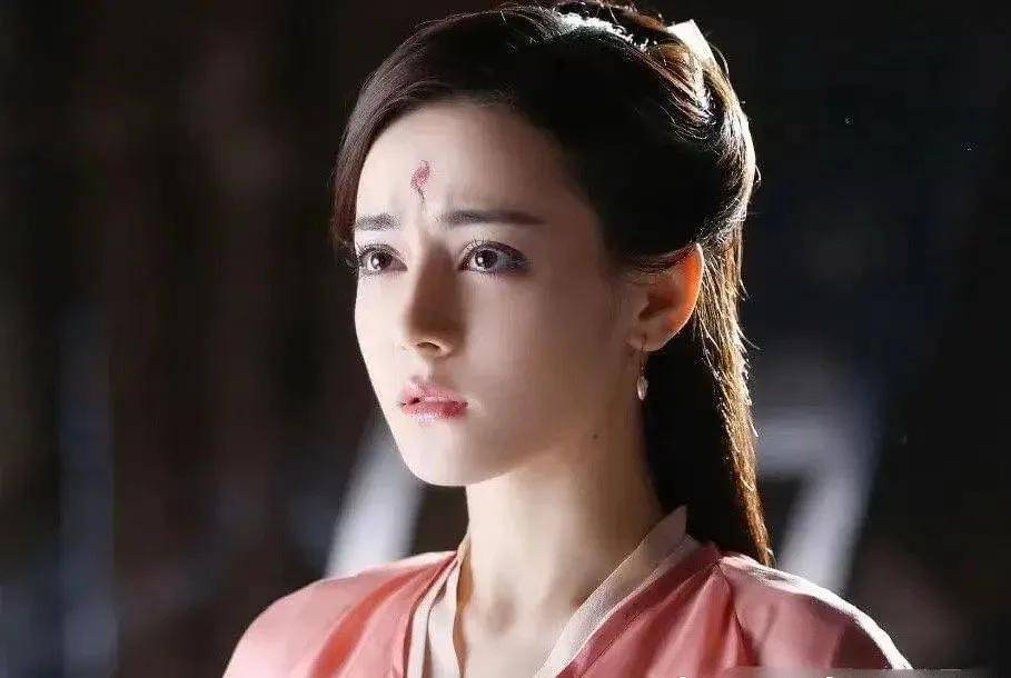 杰克|热巴被吐槽像杰克船长，多款造型成反面案例，同款女生要小心雷区