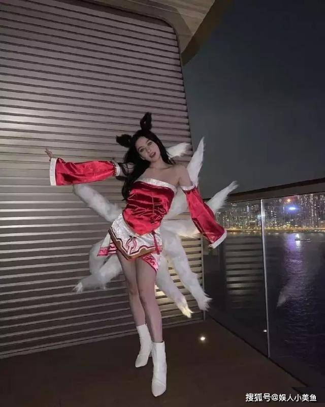 沈月|邱淑贞女儿COS九尾狐,长相大气而甜美,同母相比还缺气质?