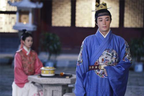 岁入|13岁入宫，36岁被23岁皇帝看中，43岁封妃，享尽荣华富贵