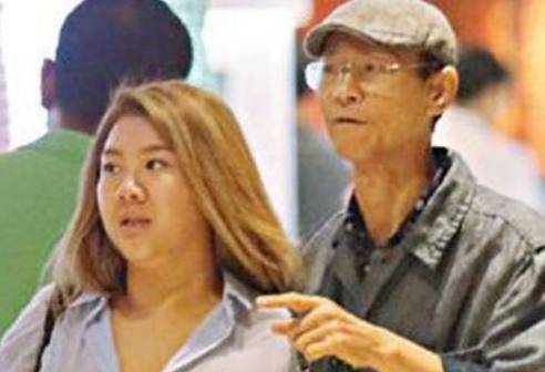 除了以上三个女儿之外,郑少秋还有一个大女儿郑安