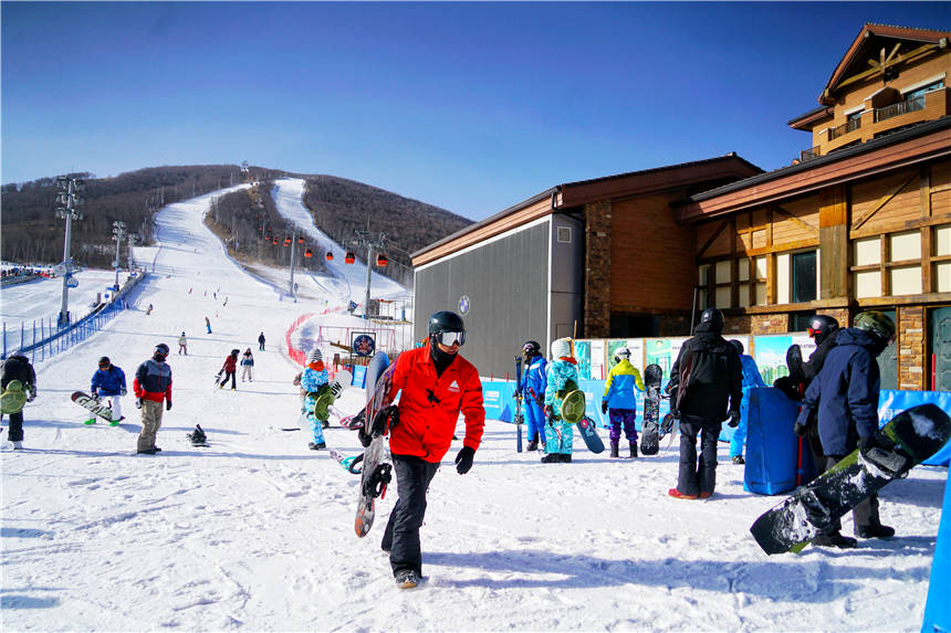 原创冬季滑雪看河北崇礼太舞小镇这里是世界公认的山地度假黄金地带