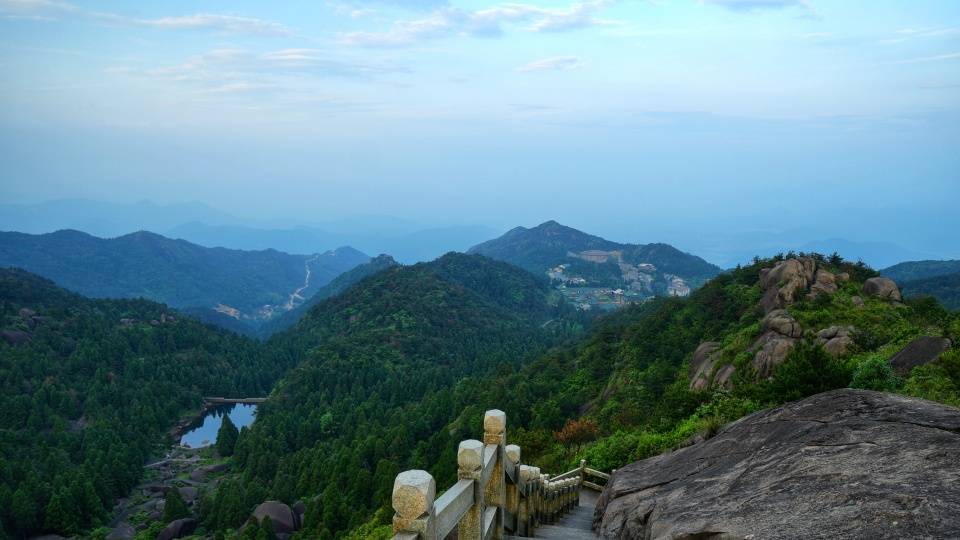 浙江有一座山，有叫玉仓山，也有叫玉苍山，本地人：两个叫法都对_名字