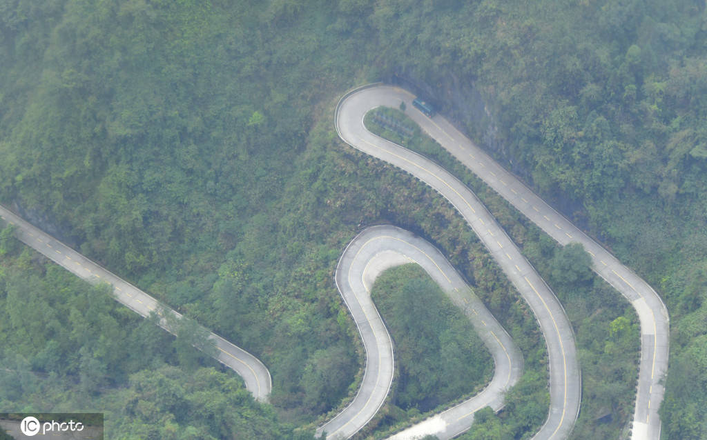 张家界天门山盘山公路,被誉"天下第一公路奇观"