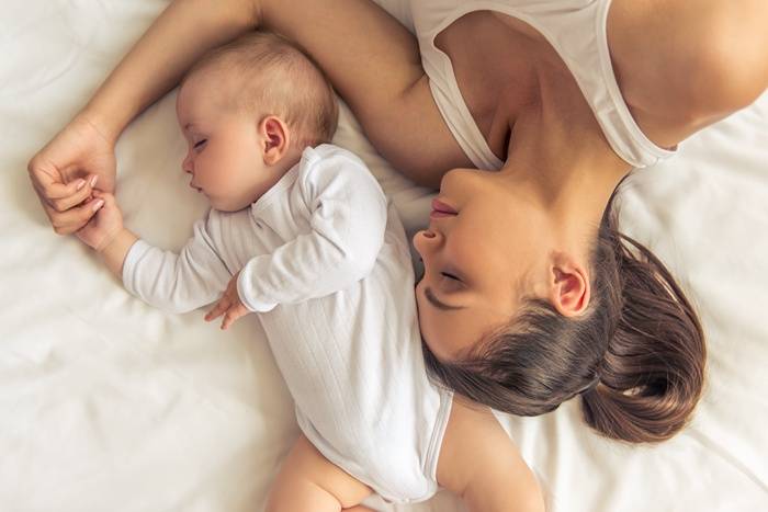 【分床睡】宝宝分床睡的好处_培养宝宝独睡习惯的方法
