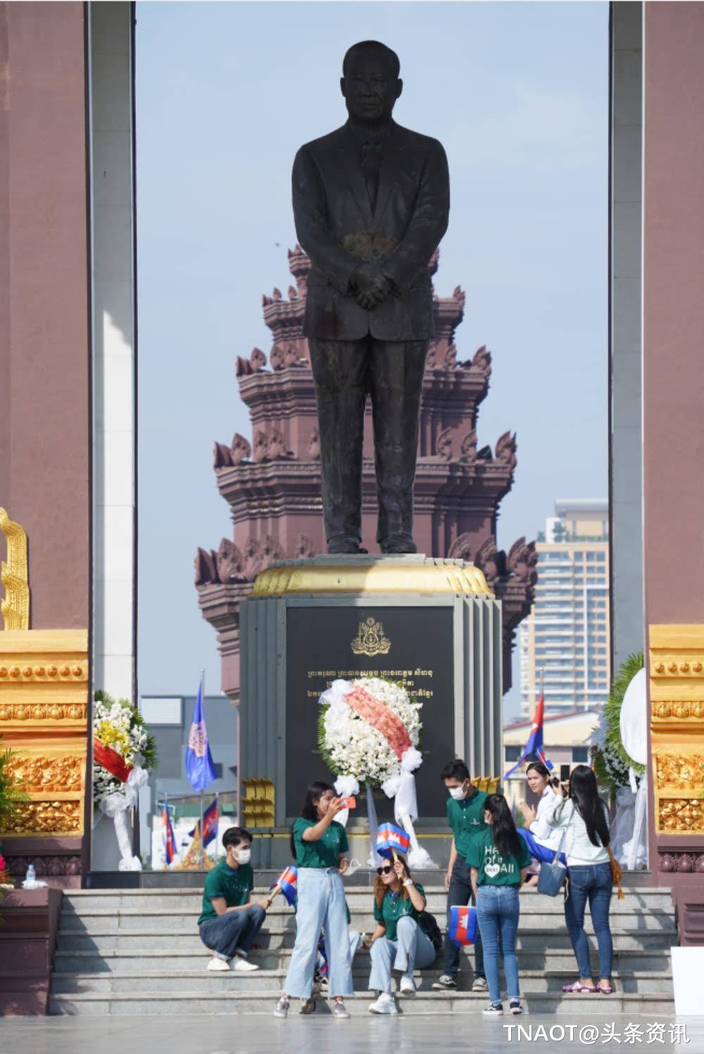 爱游戏平台官网入口_
洪森总理祝贺柬埔寨独立67周年(图2)