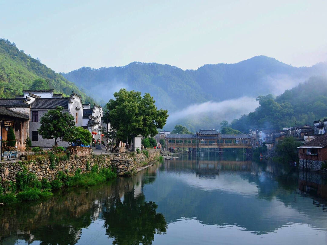 江西瑶里古镇:沿河而建背靠青山,景美没有商业化