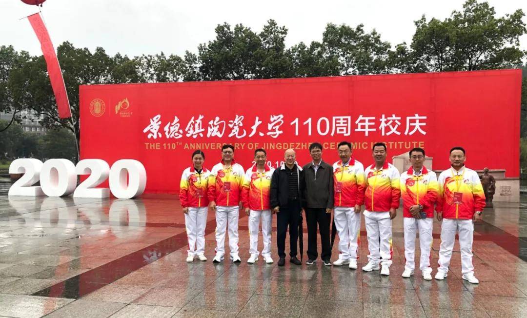 共庆百十华诞潭洲展携手景德镇陶瓷大学校展合作共谱华章