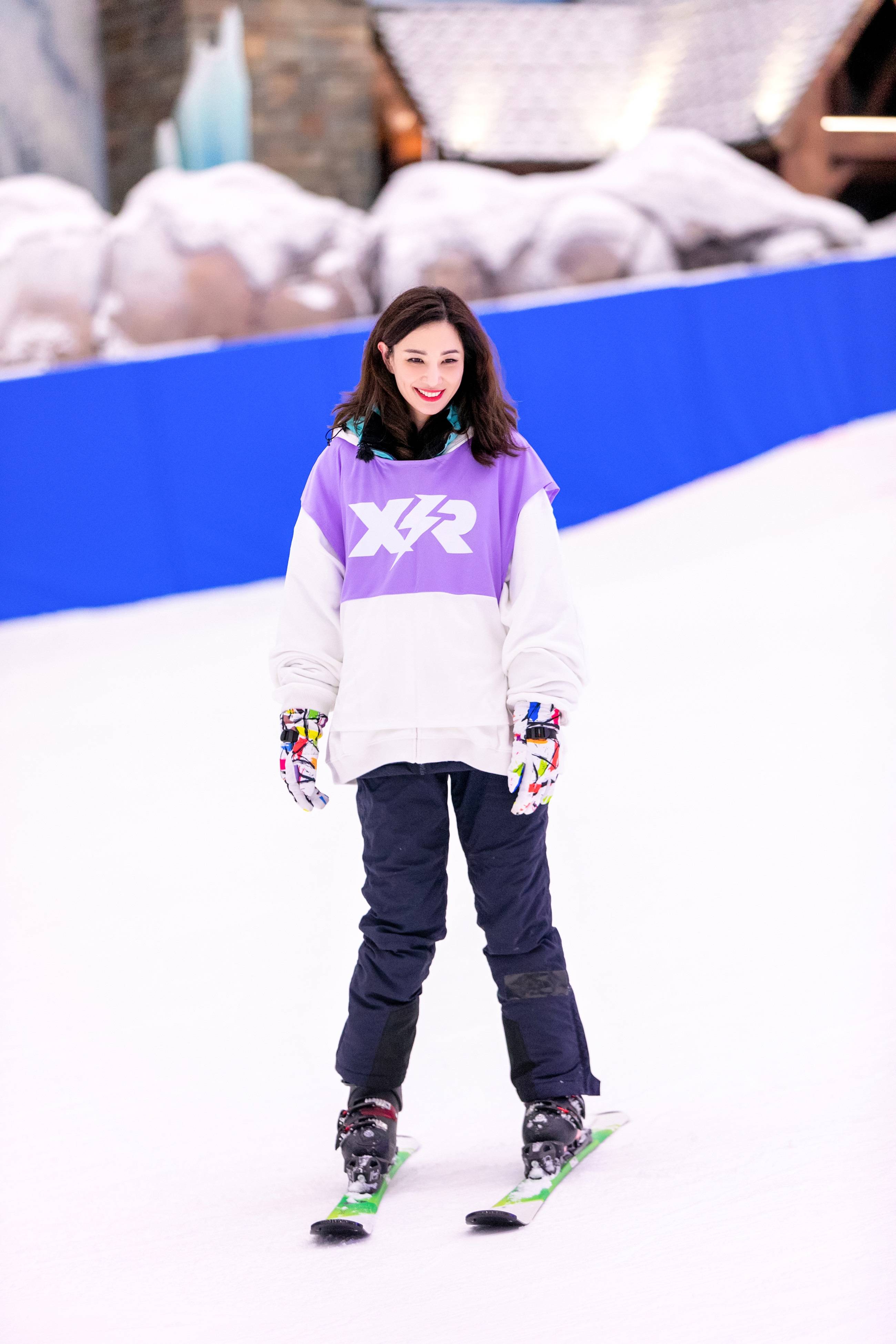 《小巨人运动会》郑希怡大秀滑雪技术 许佳琪滑